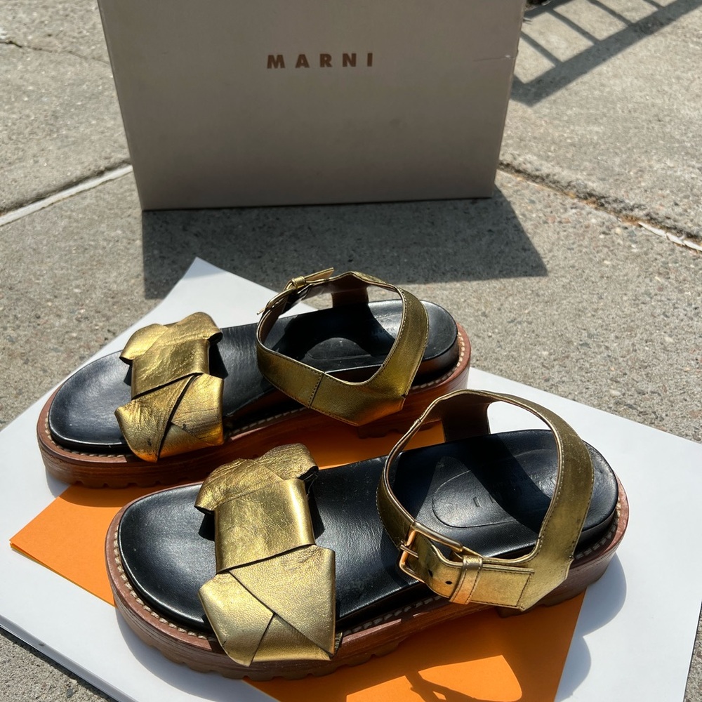 Marni Gold leather sandals. EU Women’s size 40. Lug sole, round toe.